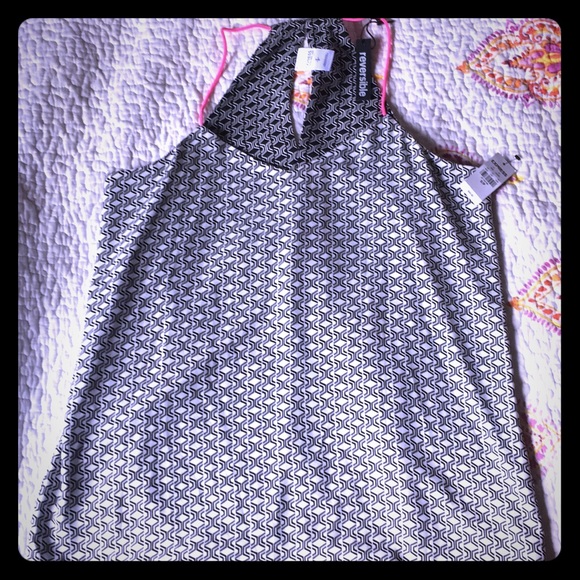 Express Tops - NWT Reversible Barcelona Tank w. Neon Pink Straps